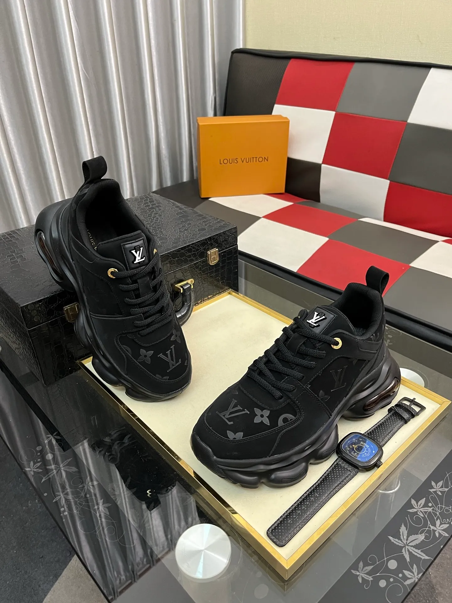 Men's shoes 💰458⌚️⌚️LV Louis Vuitton. The latest trendy casual shoes are popular in physical stores in sizes 38-44. New spring and summer comfortable imported custom original cowhide, unique jacquard fabric element design. Paired with sheepskin lining, Lv original bottom, [taiyang][taiyang] high-end packaging and high quality💪Details determine the quality, you can enter and leave the counter at will, welcome to compare🇮🇹